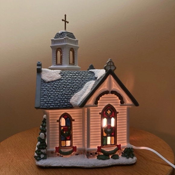 St. Nicholas Square Country Chapel Village Collection 
Illuminated Works - Picture 7 of 14